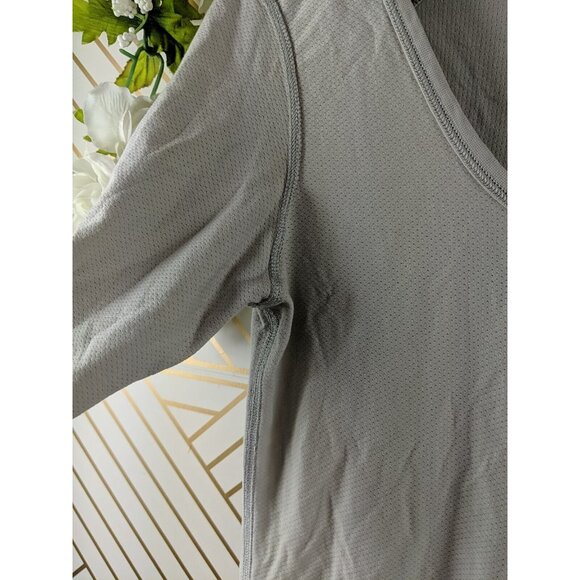 Lululemon Women's Perforated Athletic Long Sleeve Thumb Holes Size 4? - Picture 6 of 8